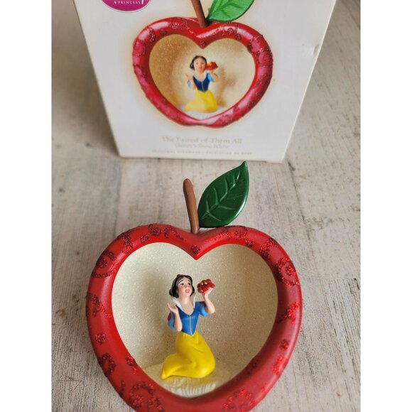 Hallmark fairest of them all Snow White Disney ornament Xmas - Picture 3 of 7